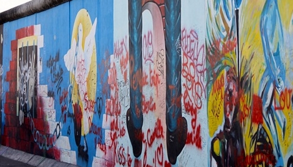 Oops! Gunter Accidentally brings down the Berlin Wall